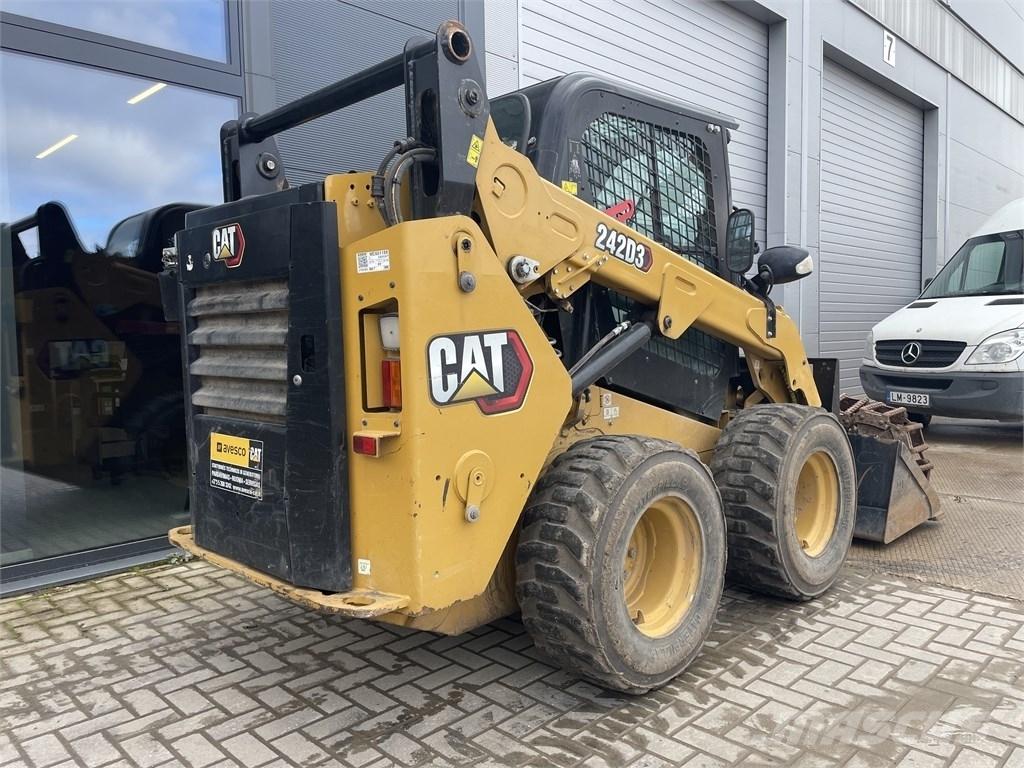 CAT 242D3 لوادر انزلاقية التوجيه