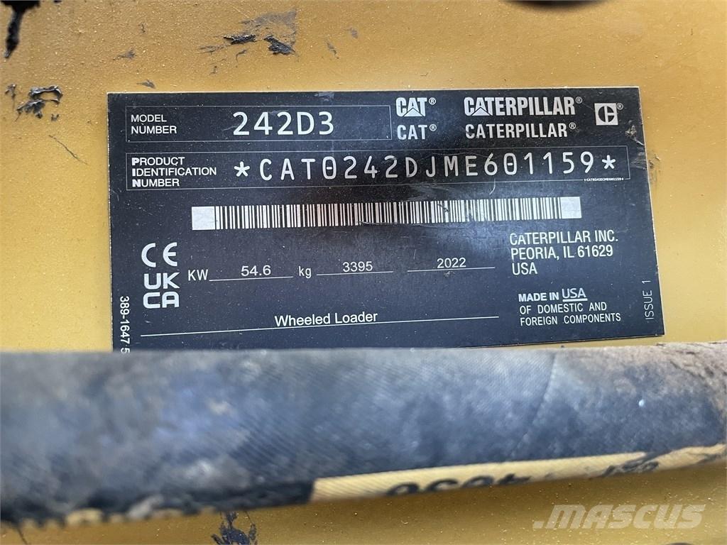 CAT 242D3 لوادر انزلاقية التوجيه