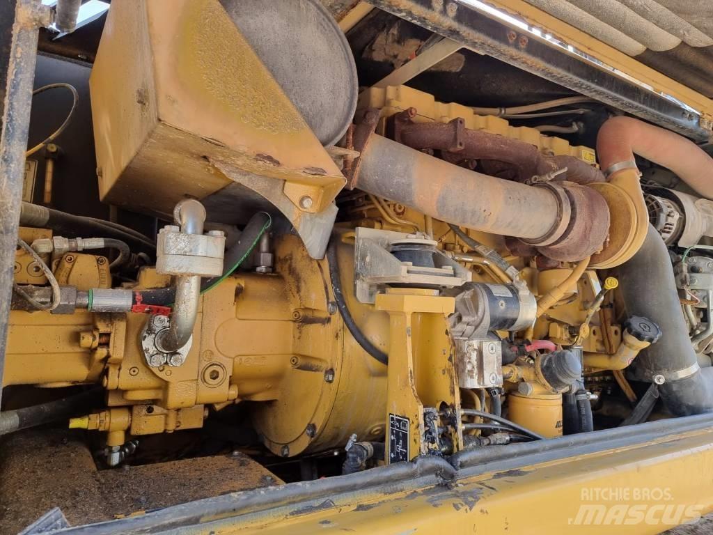CAT M316 D II حفارات بعجل