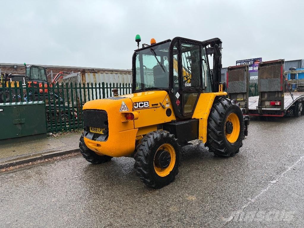 JCB 926 شاحنات الطرق الوعرة