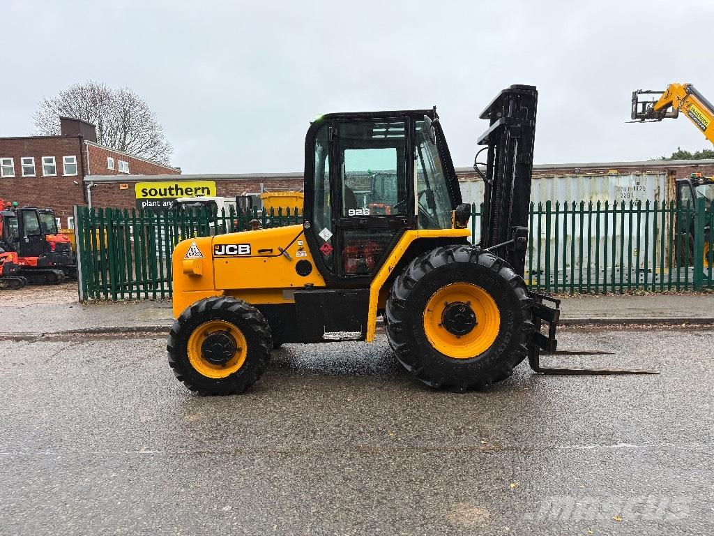 JCB 926 شاحنات الطرق الوعرة