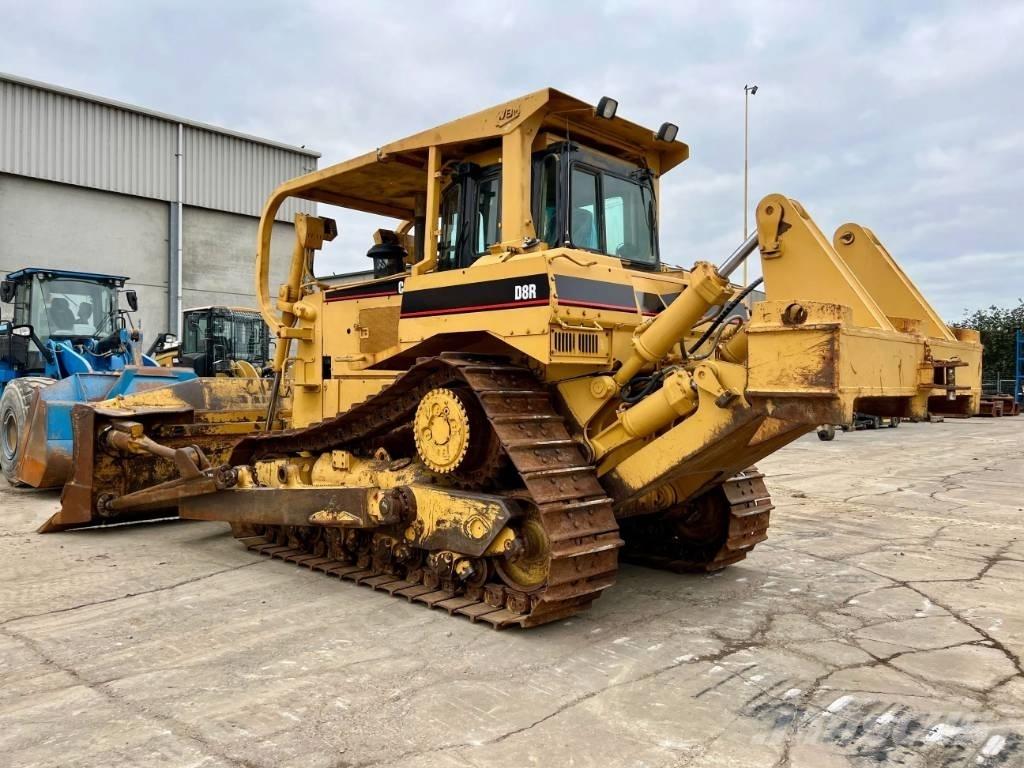 CAT D8R بلدوزرات مجنزرة
