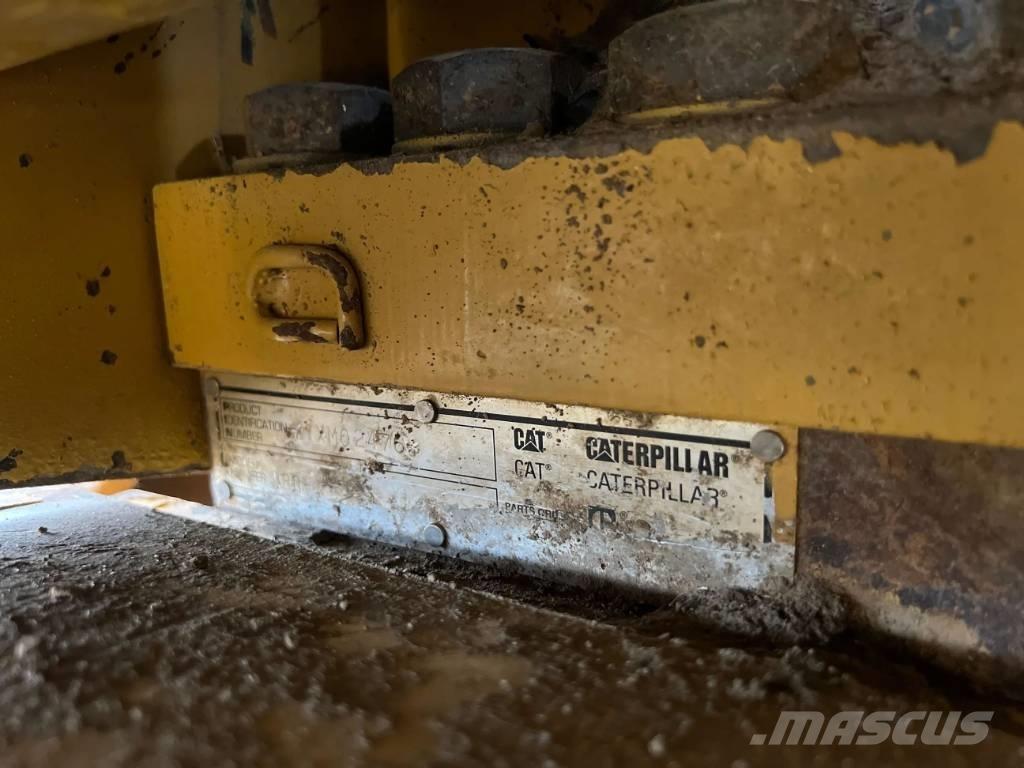 CAT D8R بلدوزرات مجنزرة