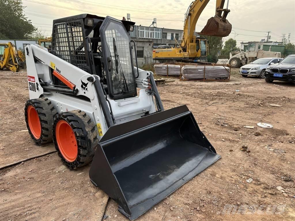 Bobcat S 300 لوادر انزلاقية التوجيه