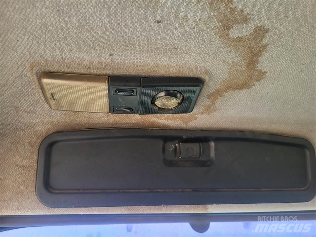 MAN F 2000 شاحنات بمقصورة وهيكل