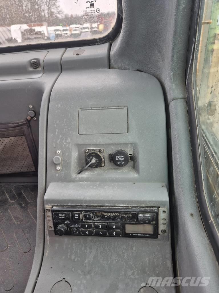 Volvo EW180B حفارات بعجل