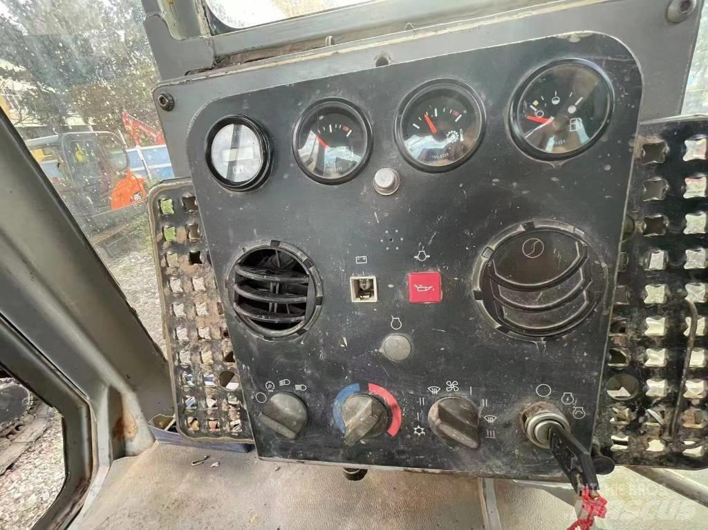 CAT D 6 G بلدوزرات مجنزرة