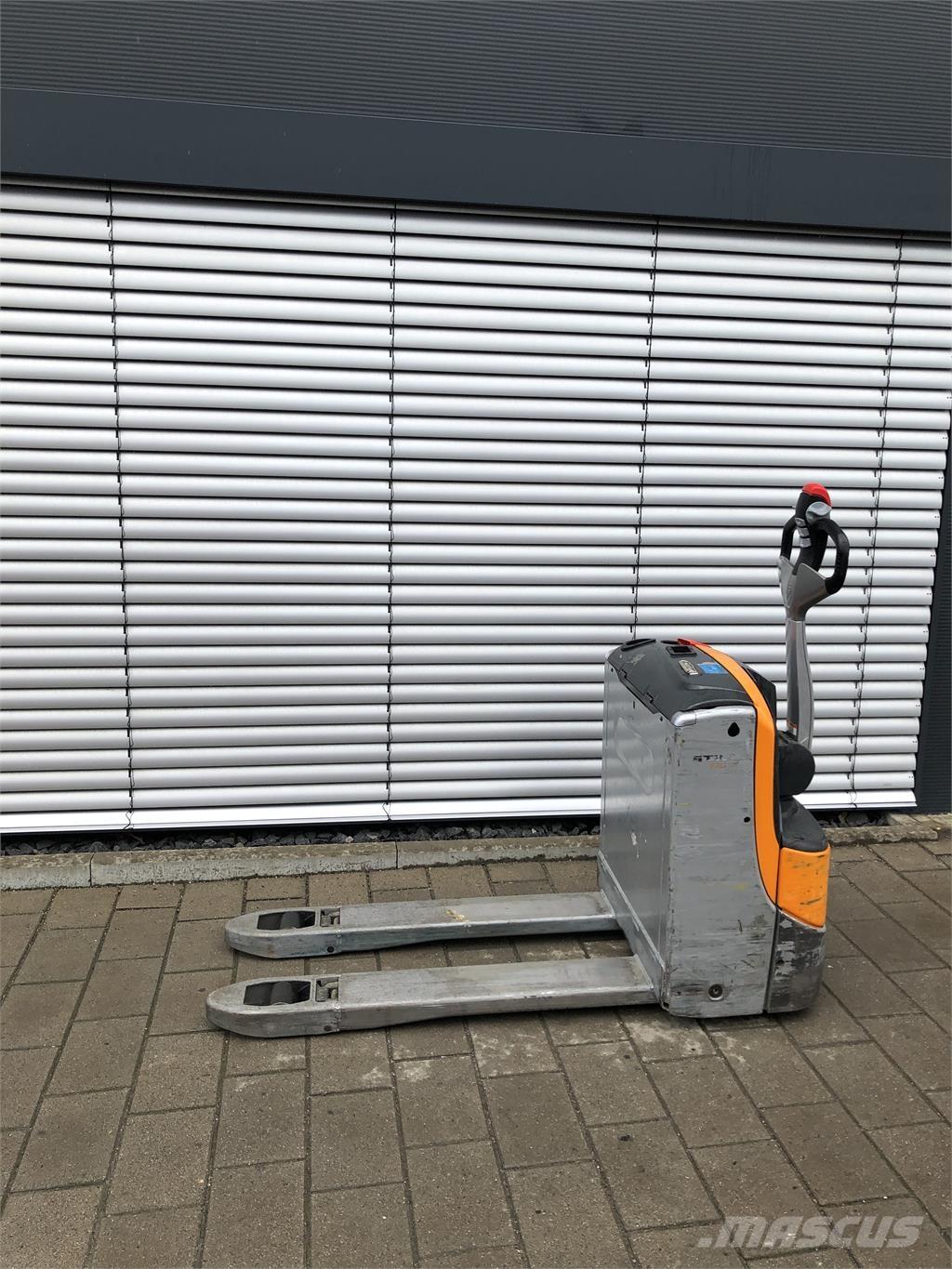 Still EXU16 معدات التكديس الجوالة