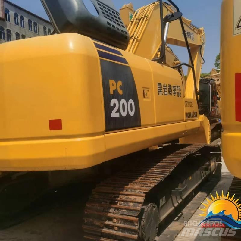 Komatsu PC 200-8 حفارات زحافة