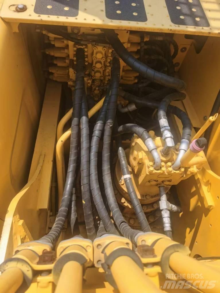 Komatsu PC 200-8 حفارات زحافة