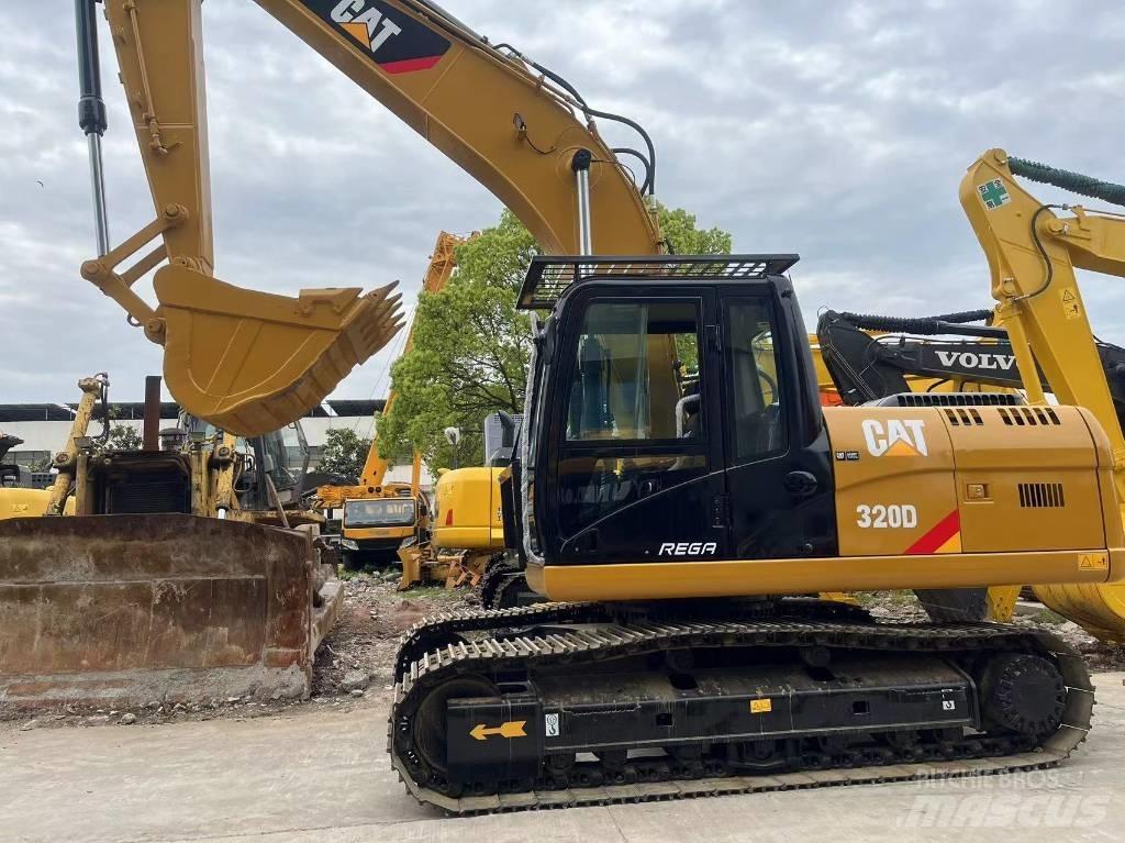 CAT 320 D حفارات زحافة
