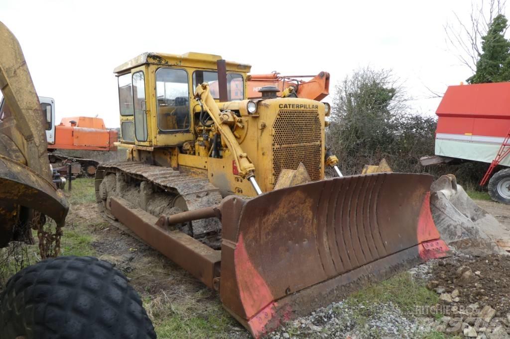CAT D 8 H بلدوزرات مجنزرة