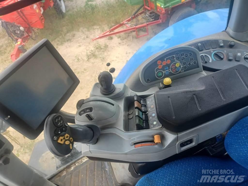 New Holland T 8.390 الجرارات