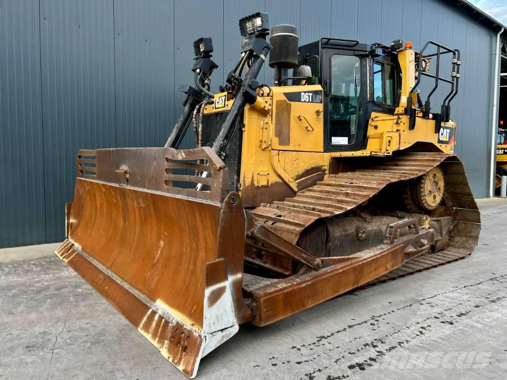 CAT D6T LGP بلدوزرات مجنزرة