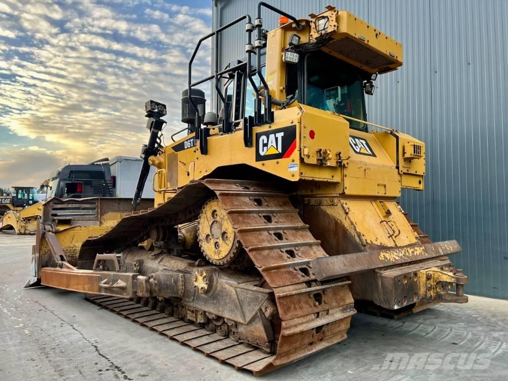 CAT D6T LGP بلدوزرات مجنزرة