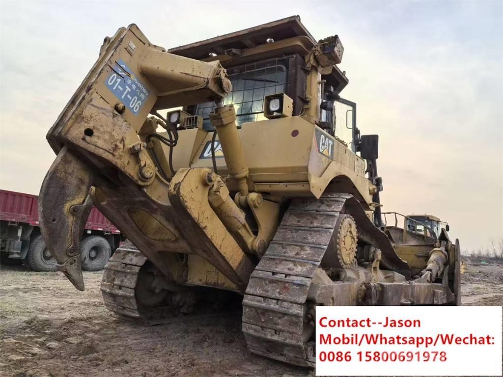 CAT D 8 T بلدوزرات مجنزرة