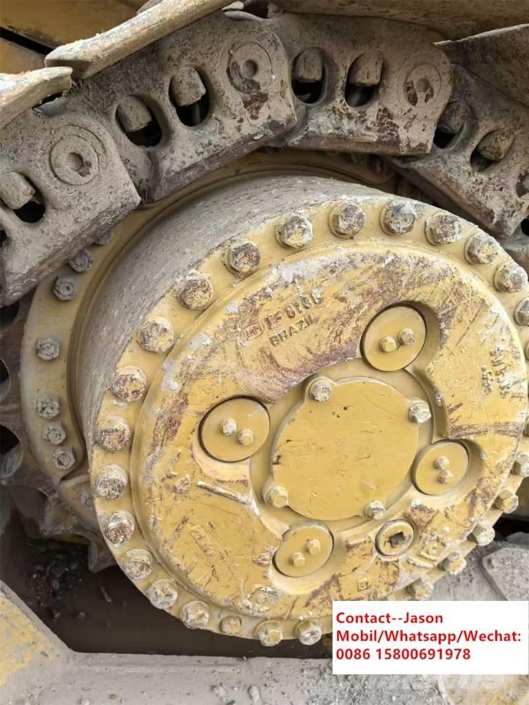 CAT D 8 T بلدوزرات مجنزرة