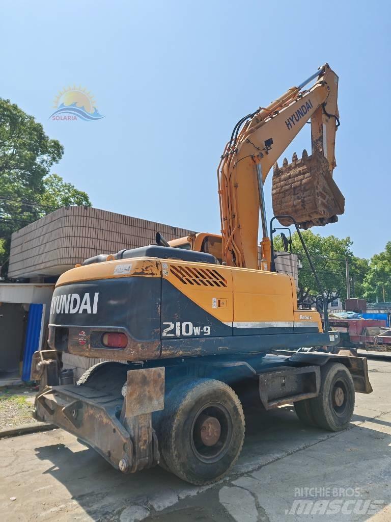 Hyundai R210W-9 حفارات بعجل
