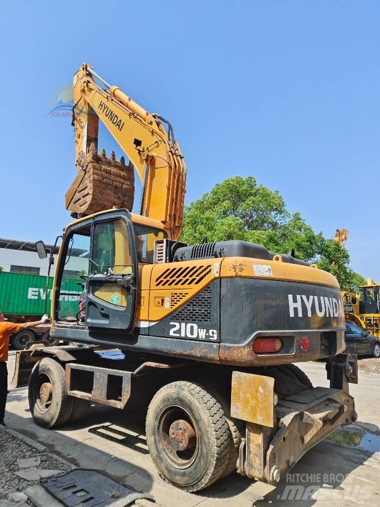 Hyundai R210W-9 حفارات بعجل