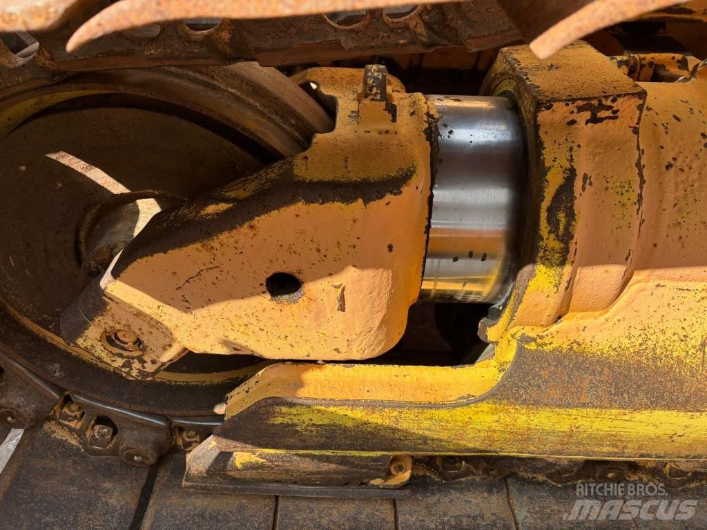 CAT D 7 H بلدوزرات مجنزرة