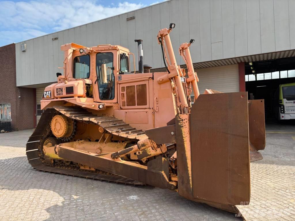 CAT D 7 H بلدوزرات مجنزرة