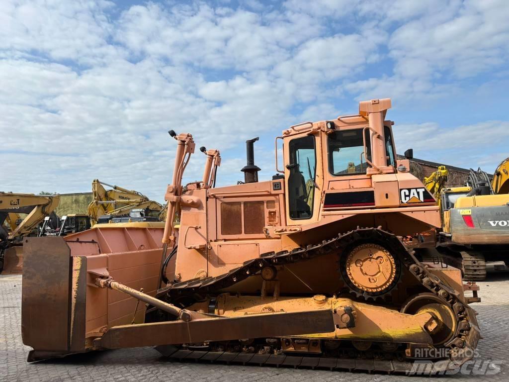 CAT D 7 H بلدوزرات مجنزرة