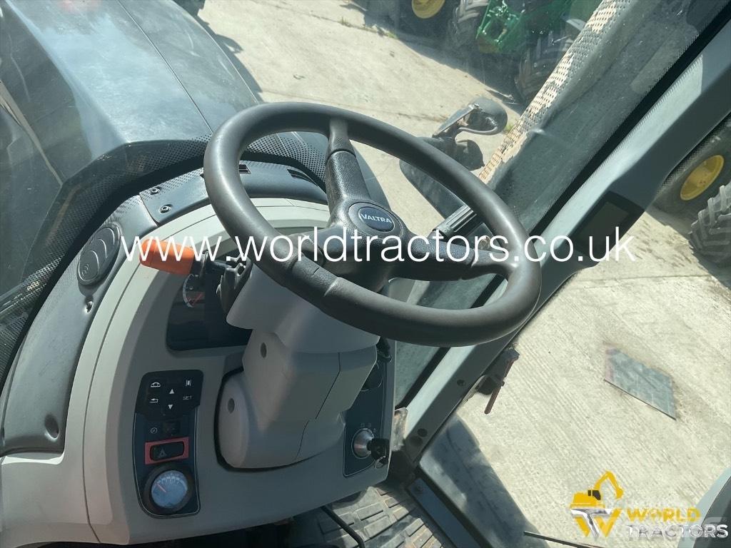 Valtra T 234 الجرارات