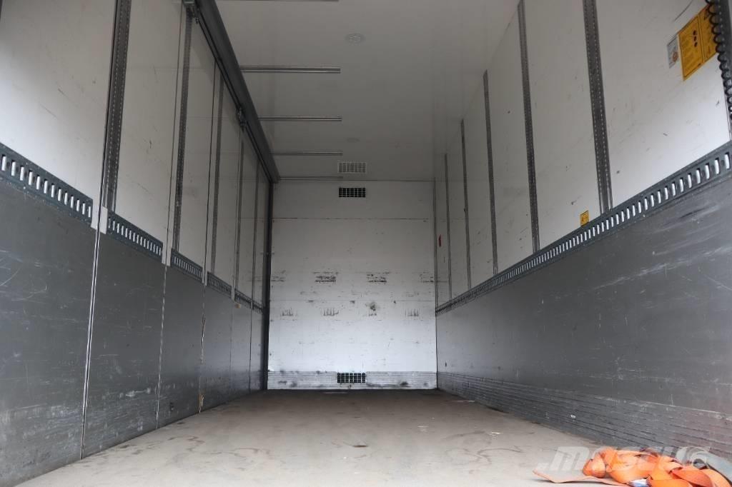 Volvo FM Serie 2595 شاحنات ذات هيكل صندوقي