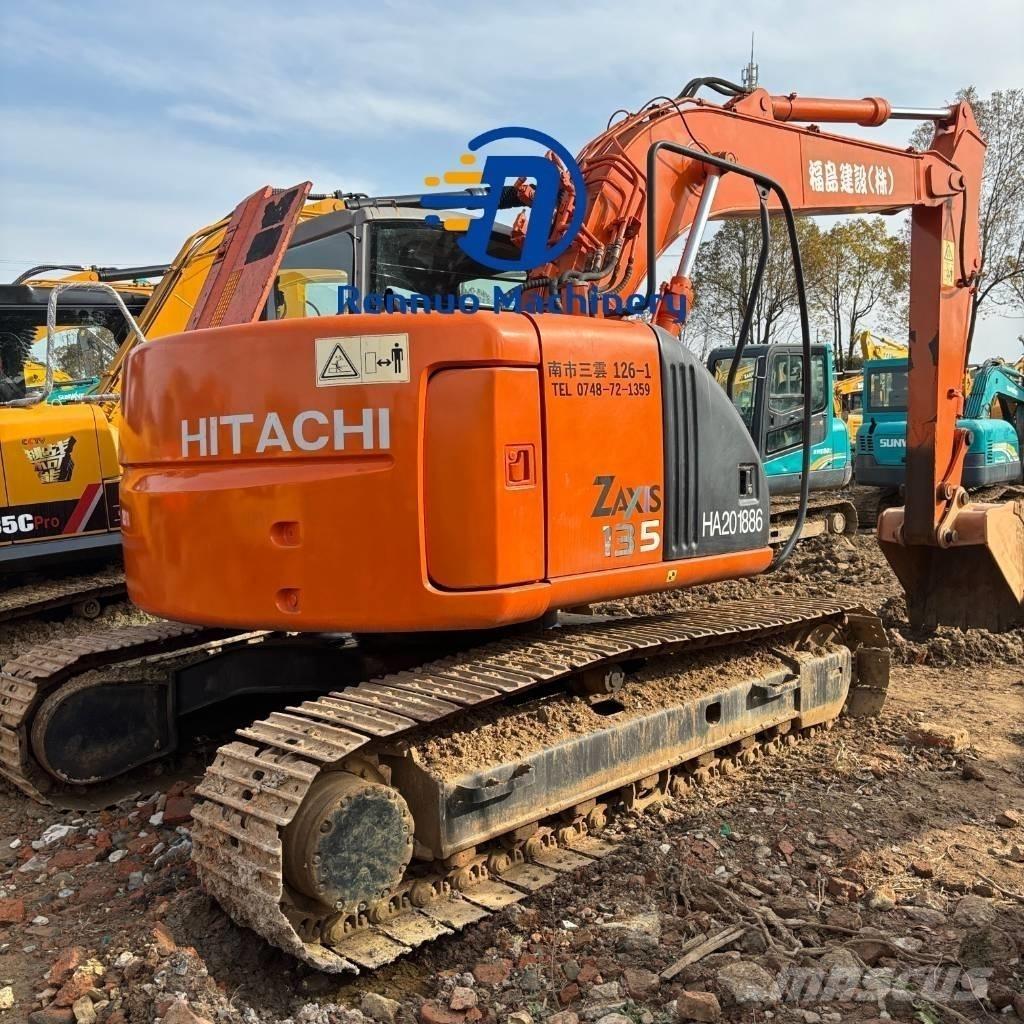 Hitachi ZX 135 US حفارات زحافة