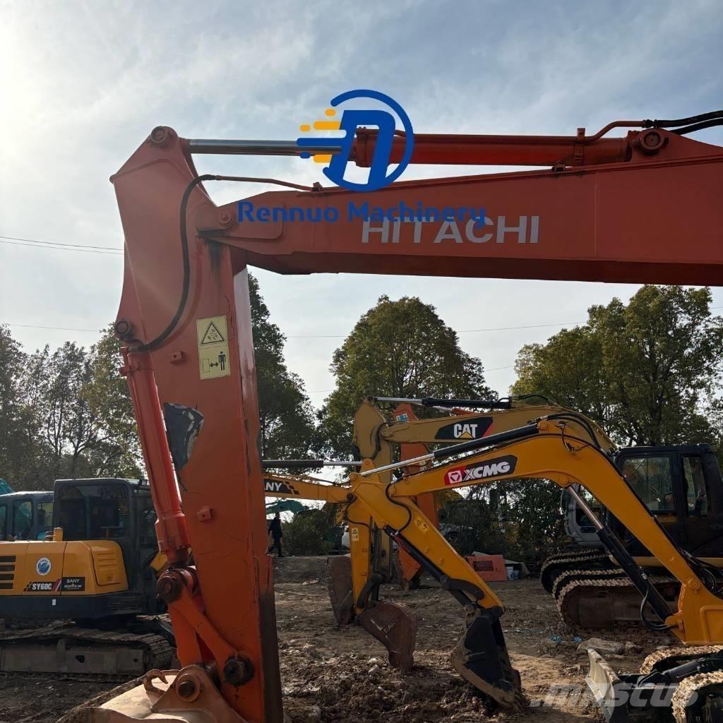 Hitachi ZX 135 US حفارات زحافة