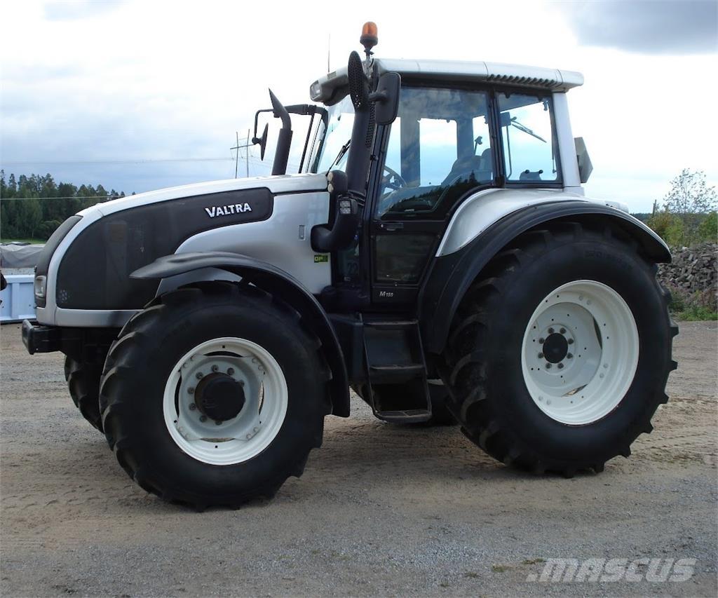 Valtra M150-4 الجرارات