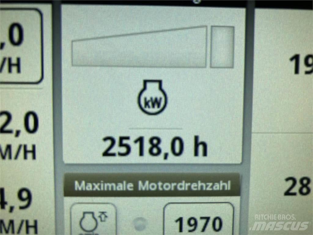 John Deere 6R 215 الجرارات