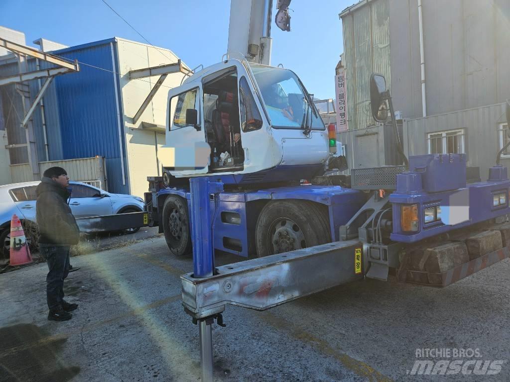 Tadano GR 120 N-1 رافعات الطرق الوعرة