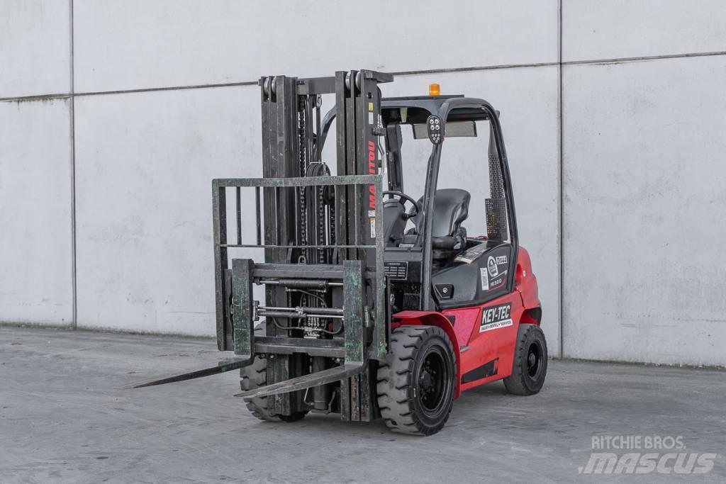 Manitou MI 30 D شاحنات الديزل