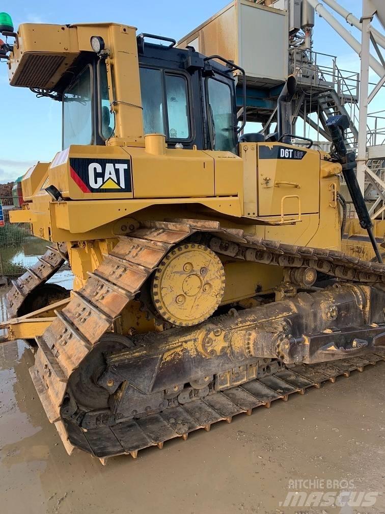 CAT D 6 T LGP بلدوزرات مجنزرة