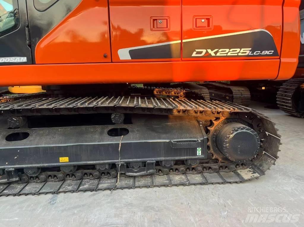 Doosan DX 225LC-9C حفارات زحافة