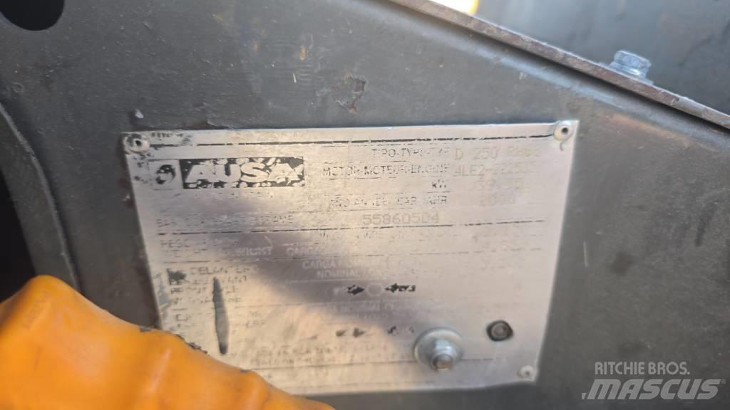 Ausa D 250 عربات نقل قلابة للمواقع