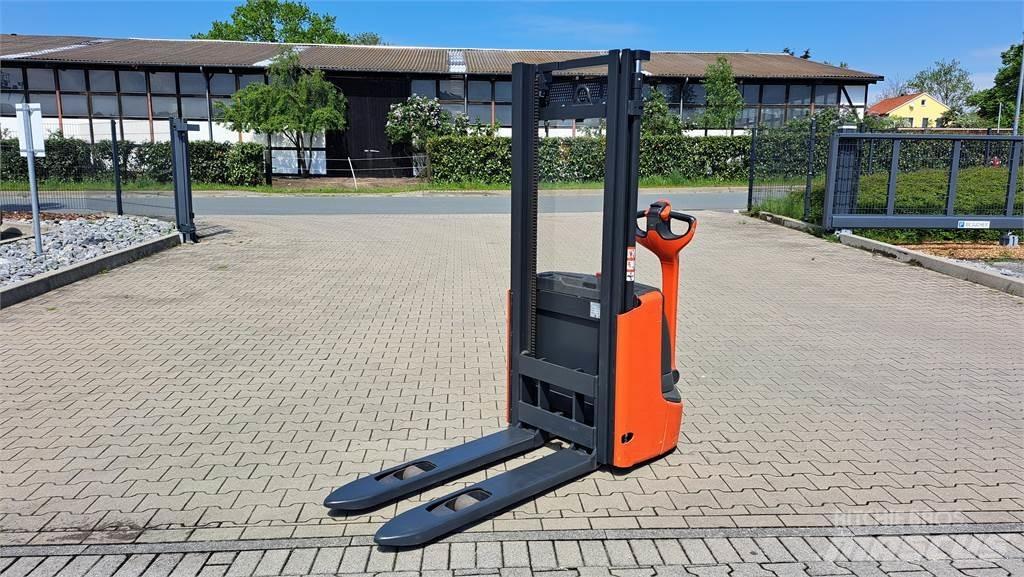 Linde L12- BR1172 معدات التكديس الجوالة