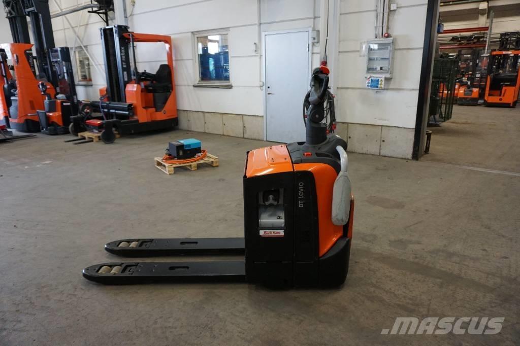 Toyota LPE220 رافعة منخفضة المستوى ذات منصة