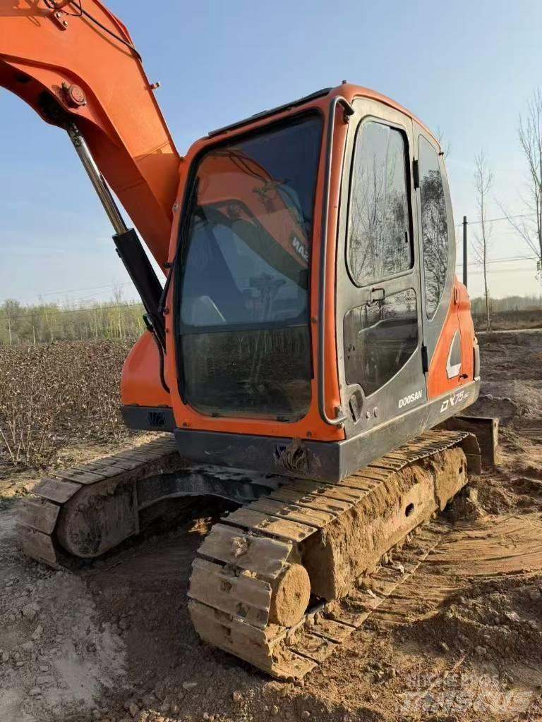Doosan DX 75-9 C حفارات زحافة