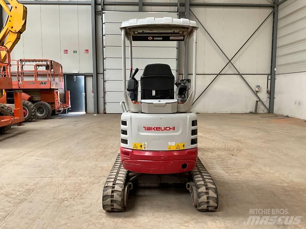 Takeuchi TB 215 R حفارات صغيرة أقل من 7 طن (حفارات صغيرة)
