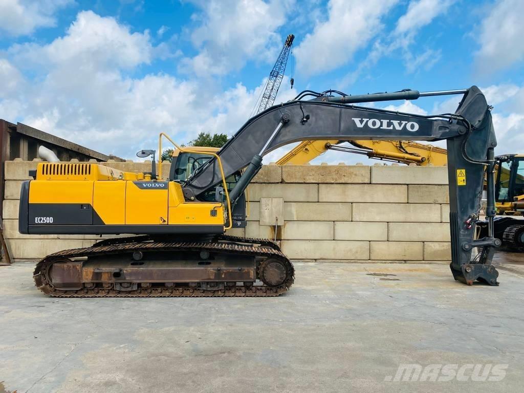 Volvo EC 250 D N L حفارات زحافة