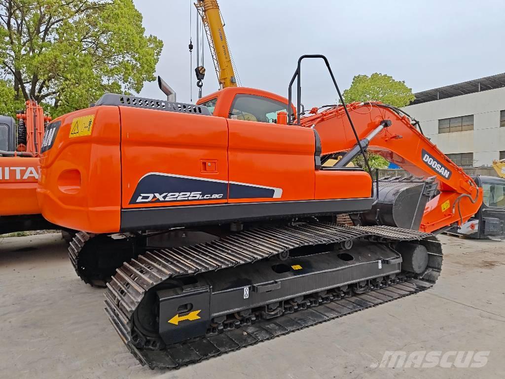 Doosan DX 225 LC حفارات زحافة