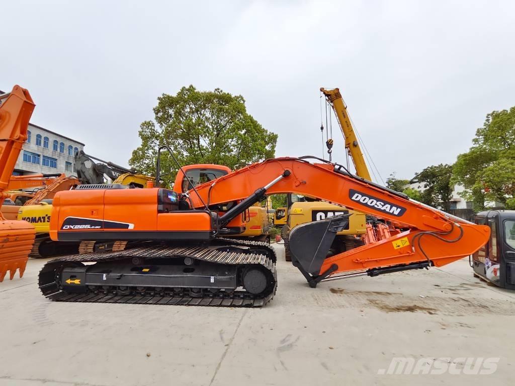 Doosan DX 225 LC حفارات زحافة