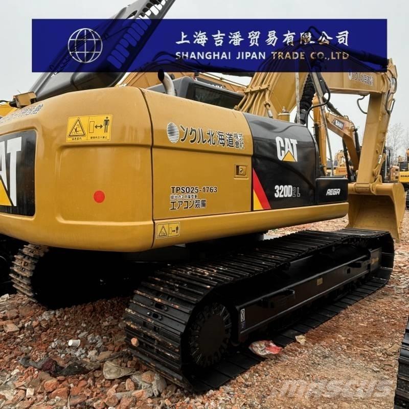 CAT 320 D حفارات زحافة