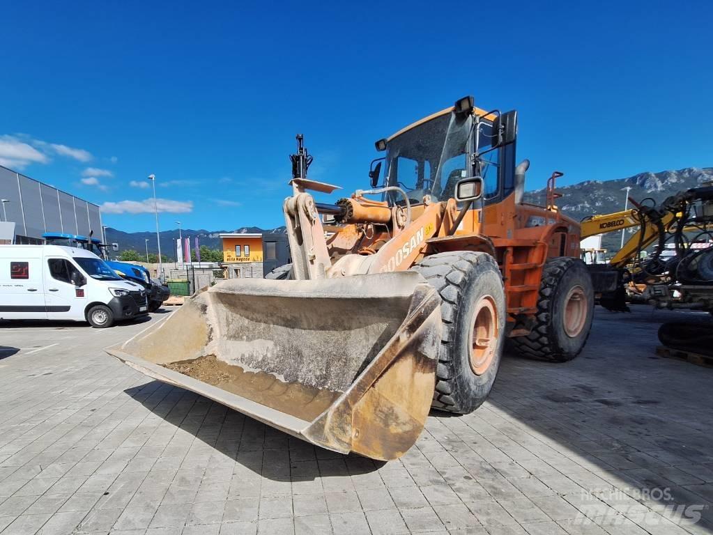 Doosan DL 300 لوادر بعجل