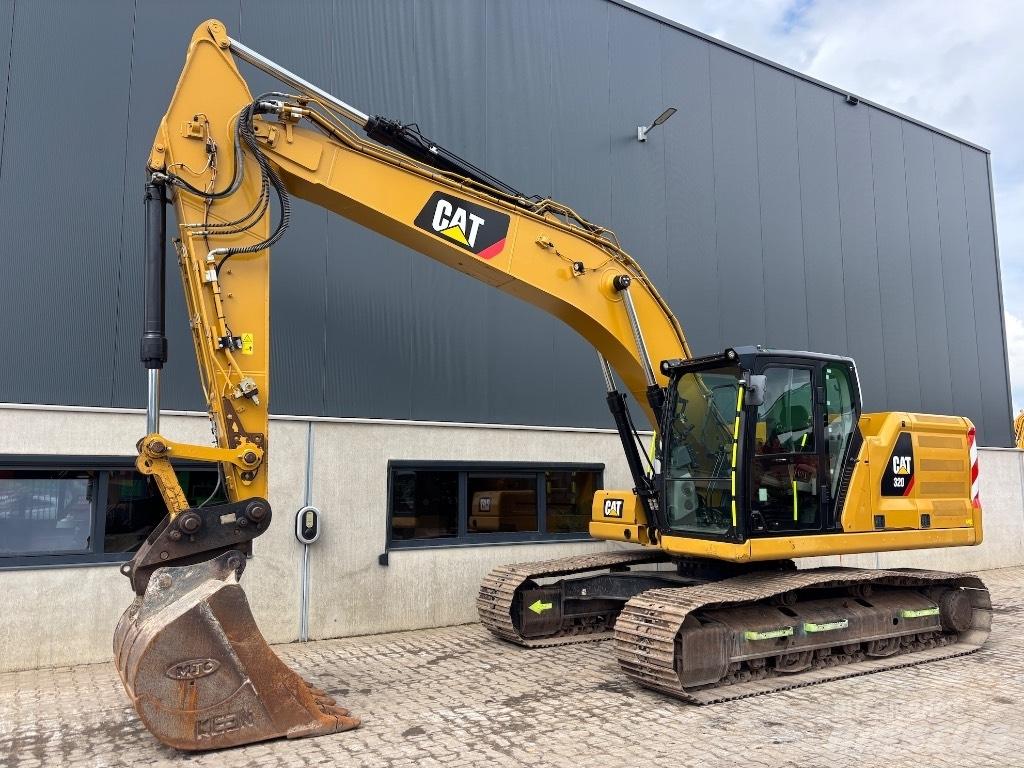 CAT 320 حفارات زحافة