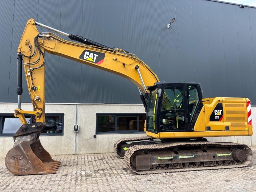 CAT 320 حفارات زحافة