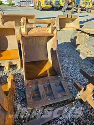 CAT M 322 D حفارات بعجل