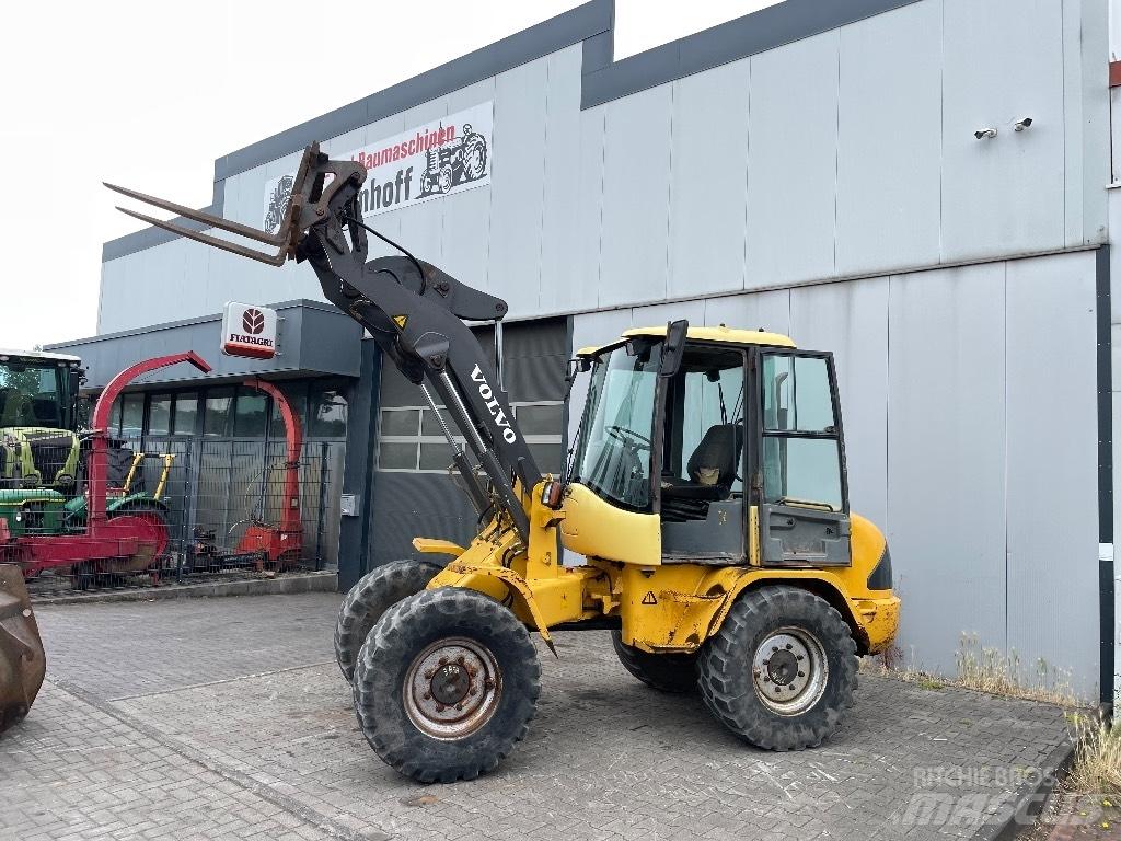 Volvo L 30 B لوادر بعجل